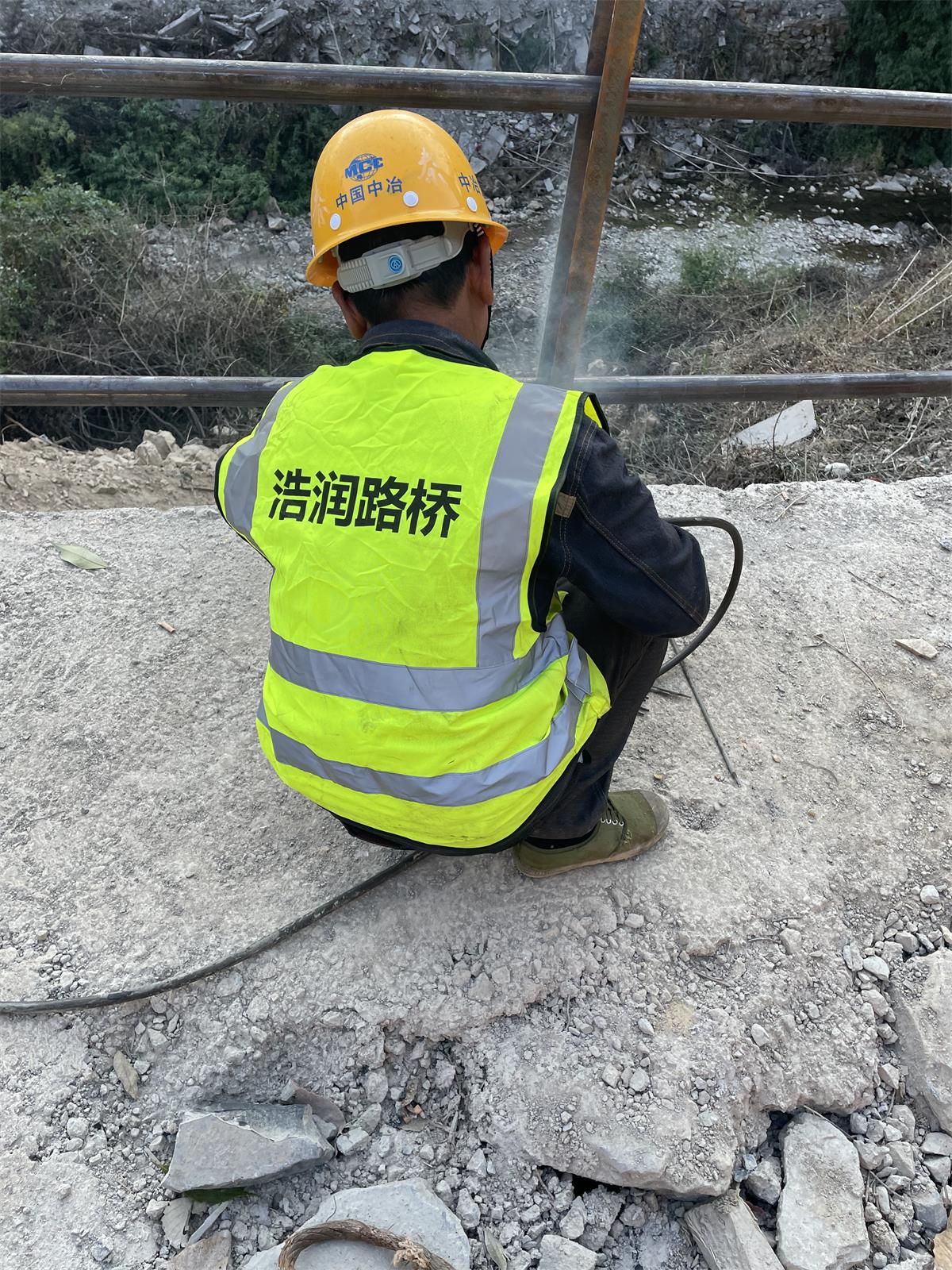 湖南浩潤路橋機械有限公司,郴州公路鋼橋設計制造加工,郴州鋼管樁橋梁設計制造加工 湖南浩潤路橋機械有限公司,郴州公路鋼橋設計制造加工,郴州鋼管樁橋梁設計制造加工