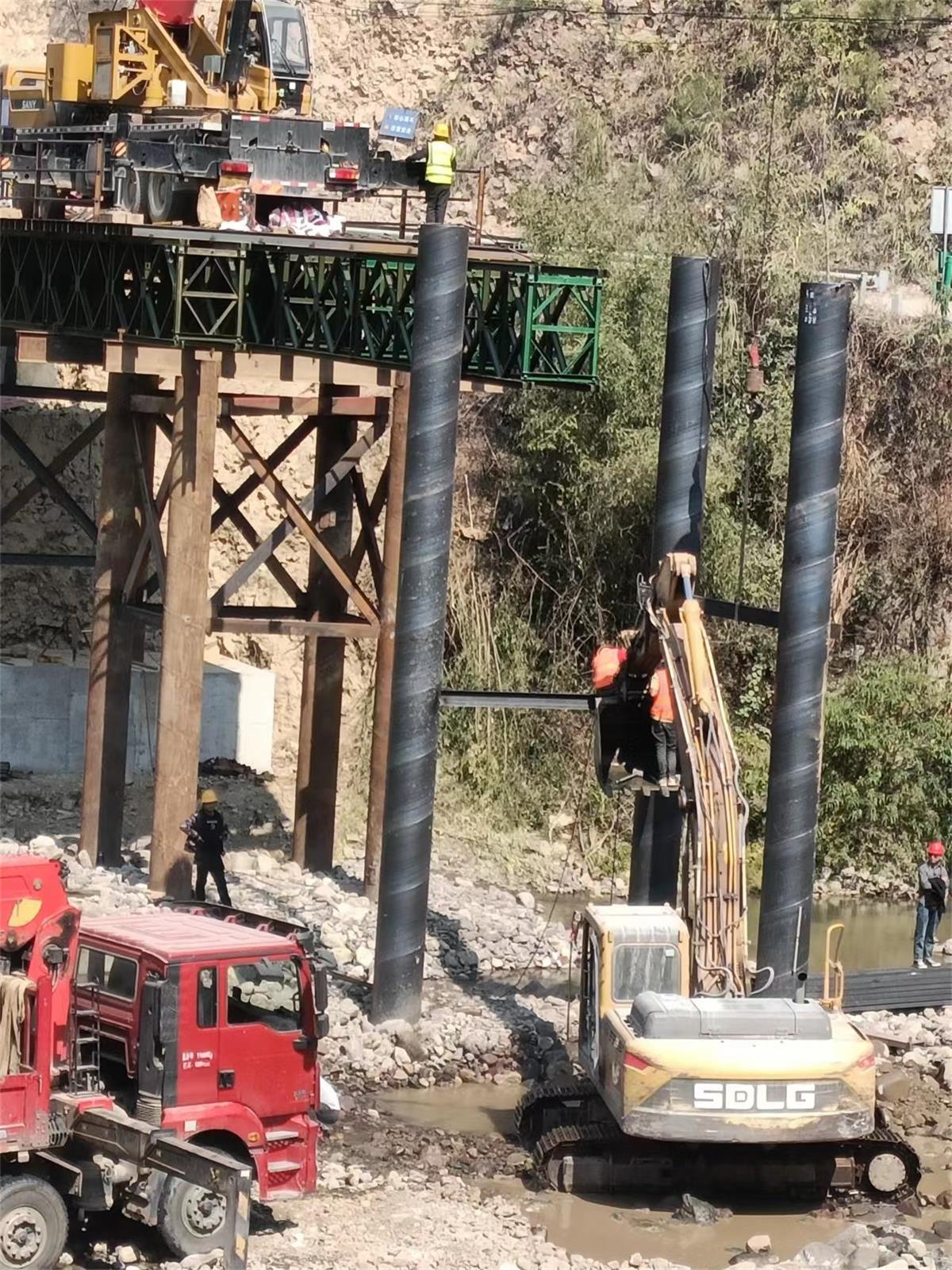 湖南浩潤路橋機械有限公司,郴州公路鋼橋設計制造加工,郴州鋼管樁橋梁設計制造加工 湖南浩潤路橋機械有限公司,郴州公路鋼橋設計制造加工,郴州鋼管樁橋梁設計制造加工